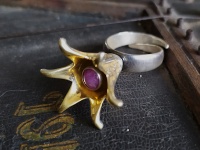 Srebrny pierścionek Korona z rubinem gwiaździstym ID: 201203